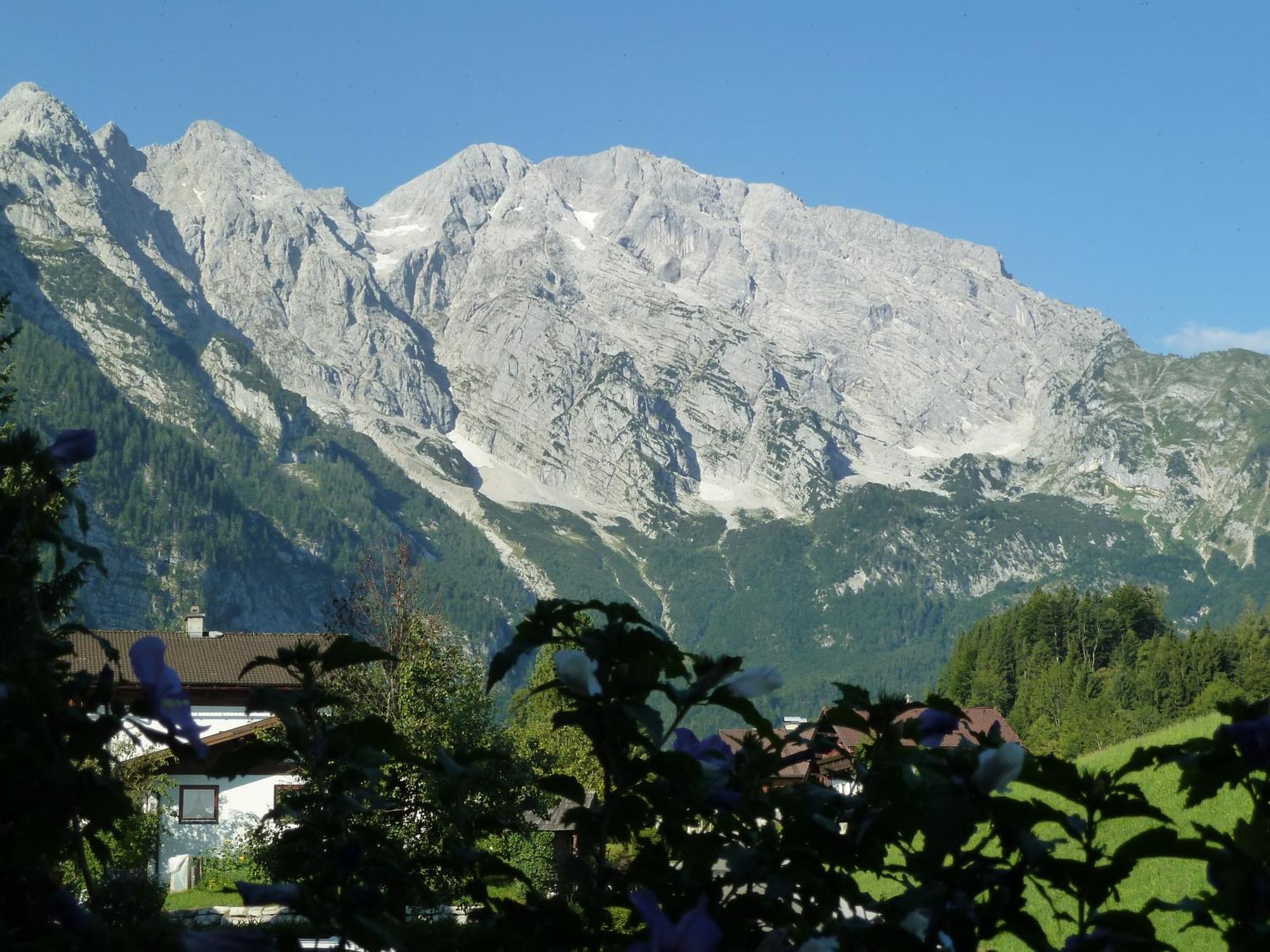 Pension Schoene Aussicht Kuchl Exterior foto