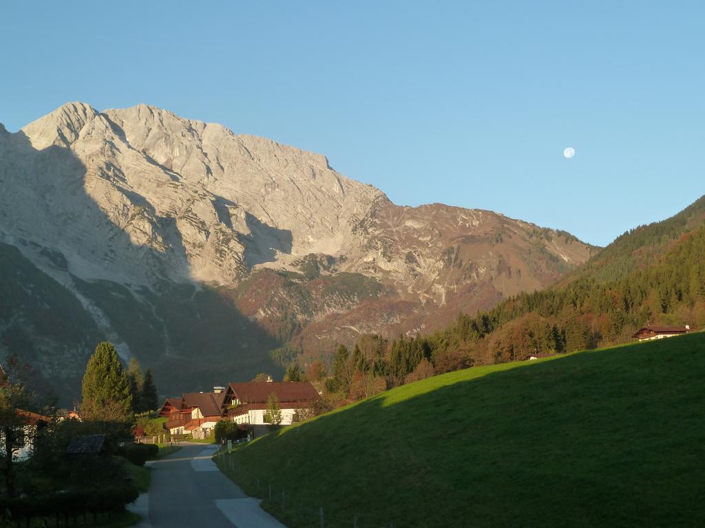 Pension Schoene Aussicht Kuchl Exterior foto